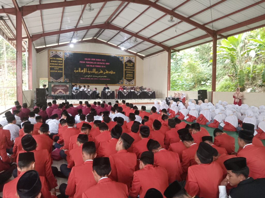 Kuliah Umum Babak Ke-1: Dr.KH Soleh Rosyad Teguhkan Kembali Jiwa Pesantren